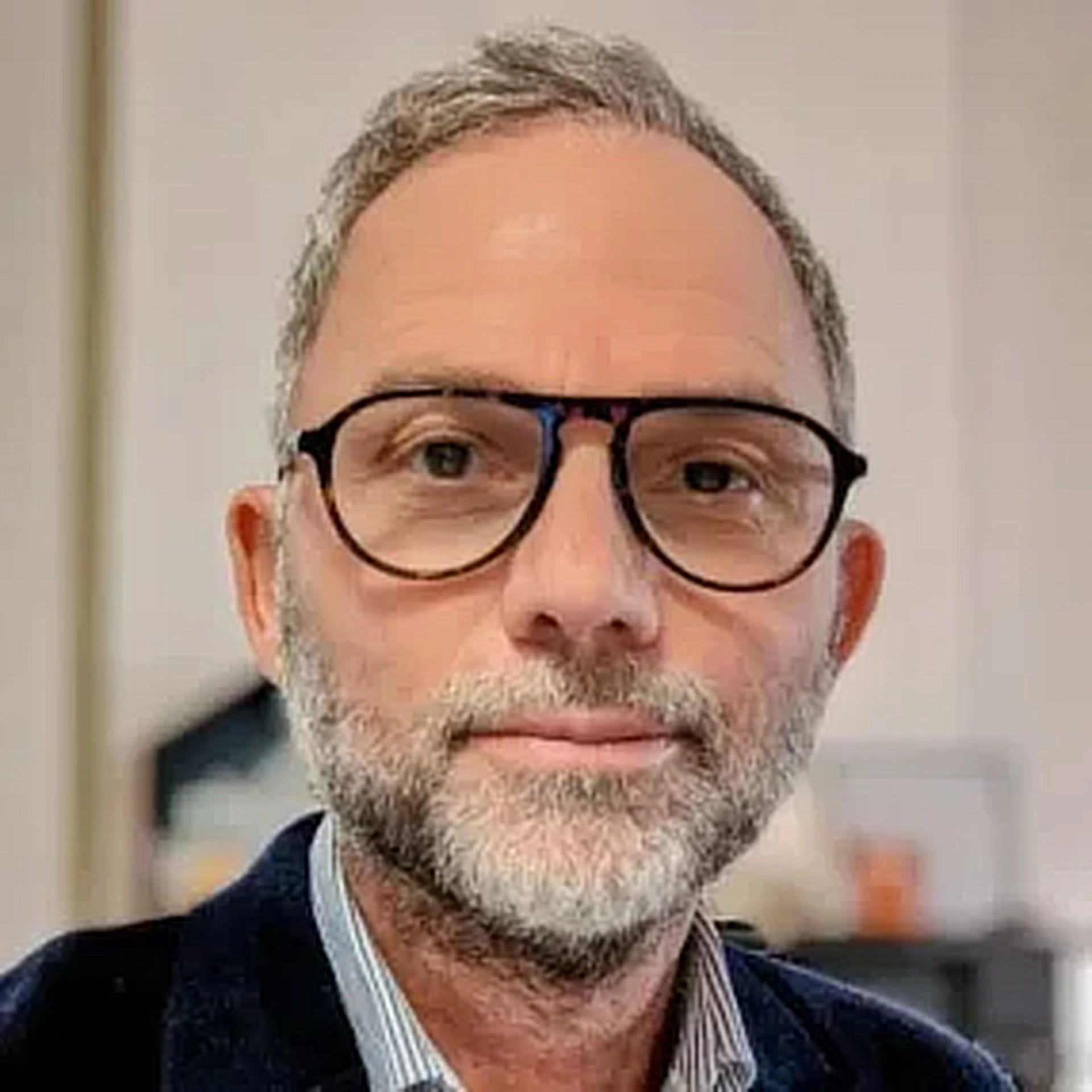 Alain Zenatti, Hypnothérapeute à Paris spécialisé en hypnose ericksonienne